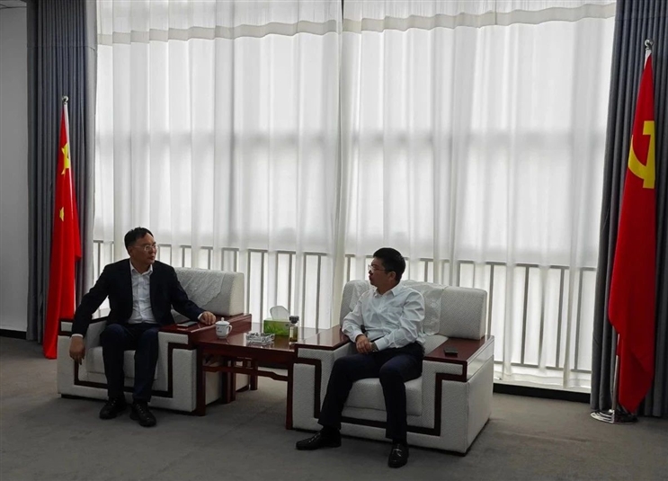 尊龙凯时资本集团投资公司赴林州红旗渠国家级经济技术开发区洽谈光伏项目